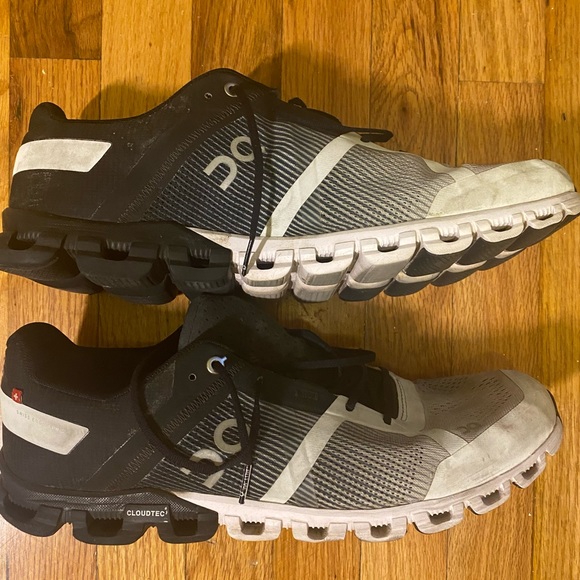 on cloudflow black white